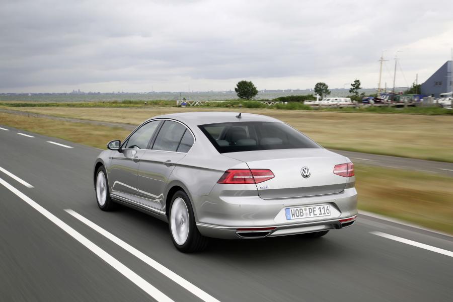  Volkswagen Passat GTE 2015 года  (фото 22 из 26)